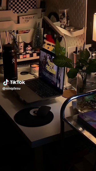 last christmas and new set up🎄⭐️ #merrychristmas #christmas #desk #desksetups #christmassetup #xmas #merryxmas #item #cozy #room #cozyathome #cozylittlechristmas #aesthetic #aestheticvideos #vibes #fyp #fypシ