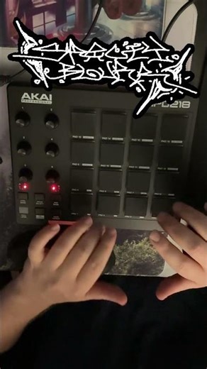 #BEATOBER 8 finger drumming on the #MPD218. Probably going to return it and get the Presonus ATOM.