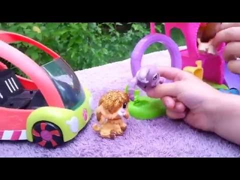 Littlest Pet Shops go to the park and play! Playing with LPS