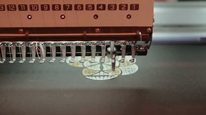 machine à broder industrielle créant un : vidéo de stock (100 % libre de droit) 3822497395 | Shutterstock