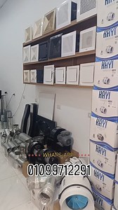 تركيب شفاط حمام مصمت 20 سم خطوة بخطوة 🔧 بدأنا بعمل فتحة كور مقاس 4 بوصة مظبوطة عشان الشفاط يركب من غير فراغات أو تكسير زيادة. بعد كده ركبنا فليكسيبل 4 بوصة وتم تثبيته بإحكام باستخدام الأفيسكو لضمان عدم تسريب الهواء. ركبنا الجريلة الخارجية لحماية الخط من الأتربة والحشرات وتنظيم خروج الهواء بشكل سليم. وأخيرًا تثبيت الشفاط في مكان مناسب قريب من مصدر البخار عشان يدي أفضل كفاءة تشغيل. النتيجة: تركيب نظيف – سحب قوي – أداء ثابت 👌 متوفر تشكيلة كبيرة بمعرض التجمع الخامس جاردينيا هايتس 2 مول فاليو وتس ا