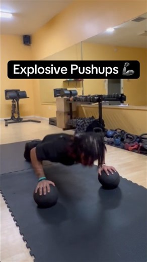 Push Up Power 🦾💯#pushups #plyometricstraining #plyometrics #subscribeforsubscribe #disciplined
