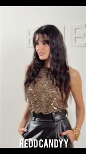 Hande Erçel’s new look at yesterday’s event sparks buzz with a bold, creative style