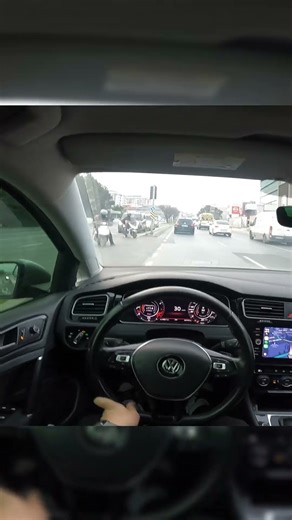 Leoncuların En Sevmediği Araba: Golf! #golf #leon #shorts