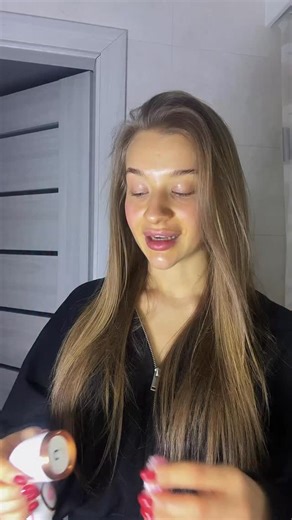 LUMINEO Brush PRO veido gelis pagal tavo odos tipą Jei po prausimosi oda vis tiek atrodo pavargusi, poros greitai užsikemša, o makiažas „nesėda“ gražiai – problema dažnai būna ne priemonė, o valymo kokybė. LUMINEO Brush PRO – tai ne šiaip šepetėlis. Tai kasdienės rutinos upgrade’as, kai veidą valo ne tik rankos, o tikslingas, švelnus ir efektyvus veiksmas. O geriausia dalis – gali pasirinkti gelį pagal savo odos tipą, kad rezultatas būtų dar tikslesnis. Veiksmingumas pagrįstas klinikiniais tyrim