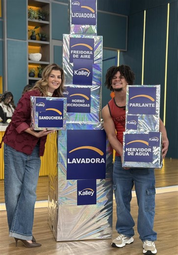 Qué tal la sorpresa para @juliocorttes de parte de @Kalley y su madrina @Carolina Cruz que dotaron su casa con muchos electrodomésticos para que los disfrute y siga con ese gran corazón que conocimos en el @Desafío Caracol | Oficial ♥️ ❤️❤️ #DíaADía #CaroCruz #Julio