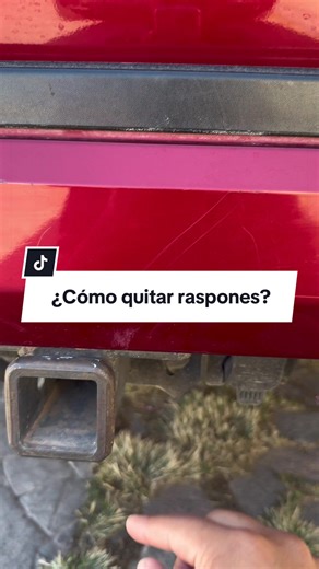 Cómo quitar raspones de la pintura de un auto