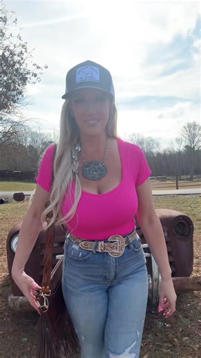 Vegas NFR Vintage Buckle Purse by Countryside Co. 🩷 life’s too short to be like everyone else #westernfashion #truckerhat #cowhide #fashion #handbag