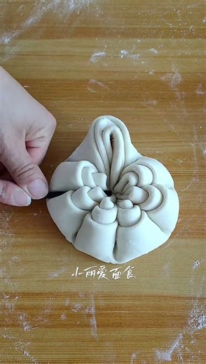 Decorative Flower-Shaped Steamed Bun Art #shorts