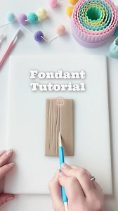 🪜 Fondant tutorial…. Would you like how to learn to make a little fondant ladder? ⭐️ learn lots more fondant techniques with www.ladyberrycupcakes.co.uk #FondantTutorial #CupcakeTutorial #CupcakeClass #CupcakeClasses #CakeDecoratingClasses #LadyberryCupcakes #FondantLadder #FondantLadderTutorial #Cupcakes #CupcakeParties | Lady Berry Cupcake School