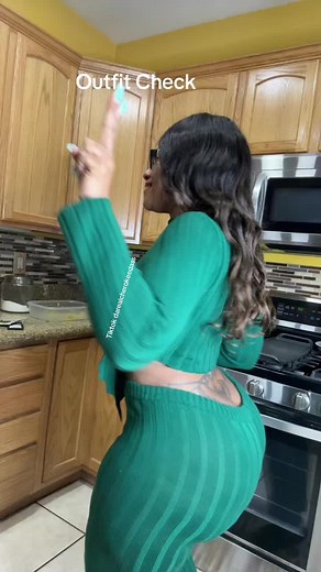 Thick and Sexy Outfit Check with Cherokee D'Ass