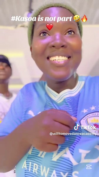 Ghanaian Family Dance Showcase: Vibrant Choreography