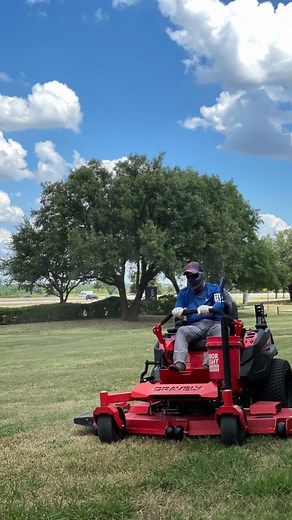 Dad backs up the 672 on the trailer like they were made for one another. That’s a 72” deck on a 75” trailer. #lawncare #landscaping #cleancutyardservices #texas #shermantx #teamgravely | Clean Cut Yard Services | Facebook