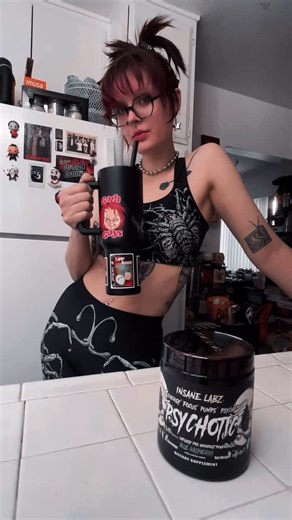 xknifeplay on Instagram: "who knew there was horror themed pre workout?? i need every aspect of my life spooky scary so this is perfect 💚 . @insanelabz : “blue raspberry” psychotic black pre workout @midnightmonstersociety : alien bra + leggings set . #altfashion #horrorjunkie #insanelabz #gothgymgirl #preworkoutfuel"