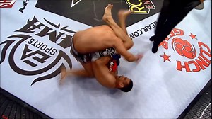 No #tbt de hoje, aquele momento HISTÓRICO do Fabricio Werdum finalizando a lenda Emelianenko Fedor! O "Vai Cavalo" tem todos os cursos, sabe muito! 💪🇧🇷 Fique por dentro do melhor do mundo das lutas na tela do Combate! | Combate