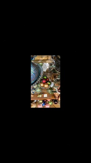 Do you do traditional or non-traditional holiday decor? 🤩 | Sweet Phoenix