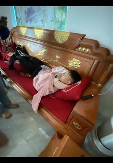 Kỷ Niệm Khóa 9: Tình Bạn và Những Khoảnh Khắc Đáng Nhớ