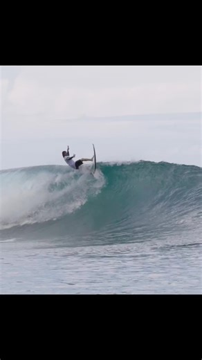 Surfing Waves: Experience a Thrilling Surf Vibe