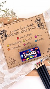 Perfekt für den ersten Schultag nach den Ferien 🪄 💾gerne abspeichern Heute hab ich noch eine Idee für euch die nicht nur für Kinder ist, die direkt eingeschult werden sondern eigentlich für jedes Schulkind 😍 Dachte mir ich mach mal eine Idee wo man auch bisschen was ausmalen kann 👩🏽‍🎨 Die Vorlage zum ausdrucken und ausschneiden findest du bei mir im Shop - Link in der Profilbeschreibung ganz oben ✨ #diy #einschulung #schulstart #schulkind #kleinigkeitendieglücklichmachen #badtelnmitpapier 