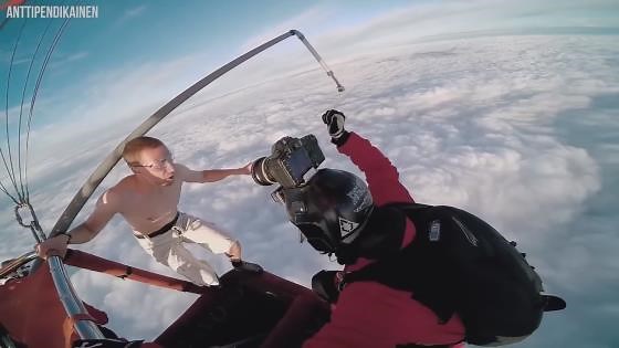Daredevil attempts impossible skydiving stunt with no parachute