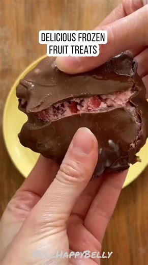Easy tasty frozen fruit treat recipe #FrozenTreats #fruits #dessert #frozenyogurt #dessertrecipe #vlog #food #foodlover #foodie #foodblogger #yummyfood #tastyfood #comfortfood #homemadefood #homecooking #homecooked #cooking #cookingvideos #cookingtime #cookingreels #cookingathome #easyrecipe #recipes #recipe #fullhappybelly | Fullhappybelly