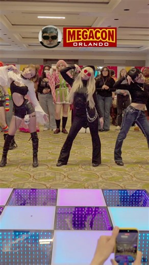 “Pretty Savage” cosplayers #kpop #megacon