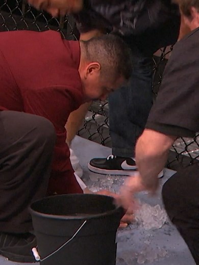 On This Day: 14 years ago at UFC 109, disaster struck inside the Octagon 😂🧊 #joerogan #icecubes #ufc #mma