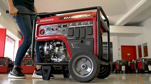 4.5K views · 47 reactions | ¡Ya disponible! Conoce el generador Honda EM6500SX. Tiene la potencia que buscas para encender tu nevera, aire acondicionado y otros enseres. ⚡ Hasta 9.8 horas de uso continuo ⚡ Honda My Generator app + capacidad de Bluetooth® Ave. 65 de Infantería: 787-494-5972 Ponce: 787-302-7601 ¡Visítanos! #PlanetHonda #Generadores | Flagship Power Zone | Facebook