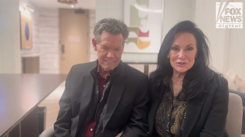 Randy and Mary Travis discuss his new Christmas song