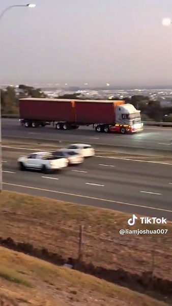 🏃‍♂️🏃‍♂️ #internationaltrucks #isx475 #cumminspower