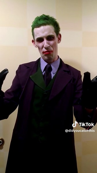 Art the Clown Takes on the Joker David Howard Thornton, renowned for his chilling portrayal of Art the Clown in the Terrifier series, has recently captured the internet's attention with his unique interpretation of another iconic villain: the Joker. At Galaxy Con, Thornton delivered a haunting rendition of the Joker's eulogy from the Batman: The Animated Series episode