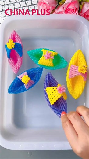 Let’s upcycle foam fruit packaging to make a wupeng boat, or black-awning boat. #Duanwu #DragonBoatFestival #FunChina | China Plus Culture