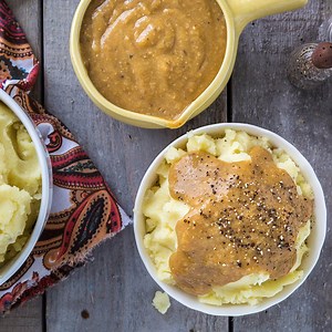 47K views · 1.1K reactions | Just in time for Thanksgiving—Vegan Gravy for your plant-based menu. Full recipe here: https://www.forksoverknives.com/recipes/ultimate-vegan-gravy/ | Forks Over Knives | Facebook