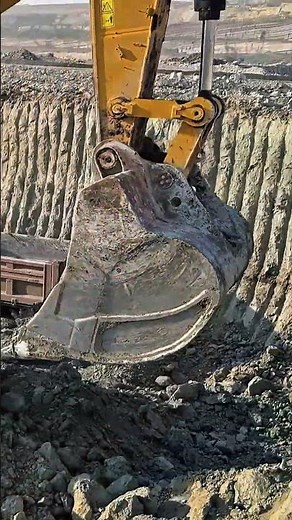 Caterpillar Excavator Setting Up the Truck Loading Area 🚜 | Overburden Loading #Shorts
