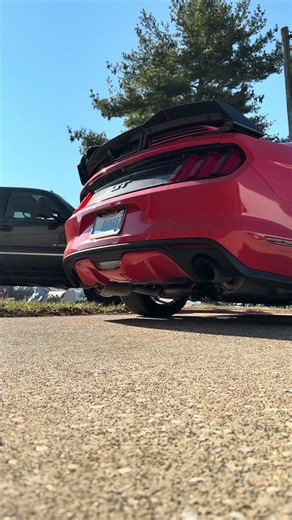 Sound clip: 2015 mustang with long tube headers, x-pipe and a roush axle back exhaust.