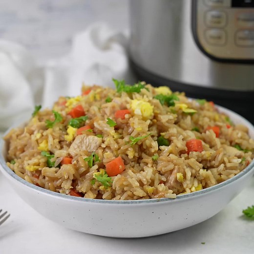 The BEST Instant Pot Chicken Fried Rice! #friedrice #chickenfriedrice #instantpotrecipes #instantpotrice