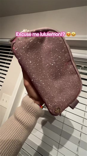 THE cutest bum bag ever, it is not scratchy, it doesn’t get stuck on clothes. It is a dream and it is on sale now 😍❤️ @lululemon #lululemon #glitter #2026 #fyp