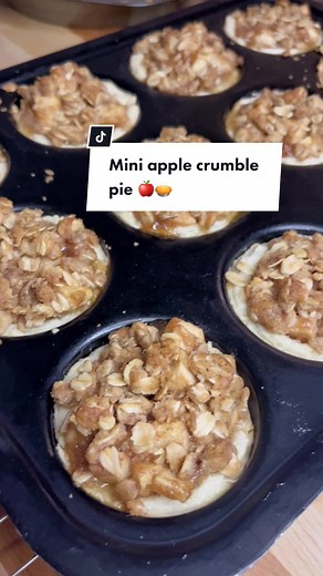 Delicious Mini Apple Crumble Pie Recipe