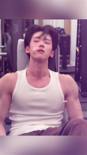 Tên: Diêm An (Yan An, 闫桉) - Ngày sinh: 25/10/1996 - Quê quán: Thượng Hải, Trung Quốc - Chiều cao: khoảng 1m86 - Nghề nghiệp: Ca sĩ, diễn viên - Nhóm nhạc: Pentagon - Diêm An là nam nghệ sĩ đa tài người Trung Quốc, lần đầu tiên được công chúng biết đến với tư cách là giọng ca chính (vocalist) và là