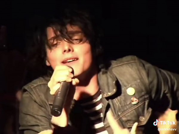 #mychemicalromance #mcr live at Maxwell's Tavern in Hoboken, New Jersey, October 25, 2007 #gerardway scenepack