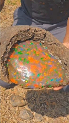 OMG 😱 $100,000 Rare Agate Crystal & Gold Nuggets Found Inside Massive Rock 💎 | Amazing Gold Mining