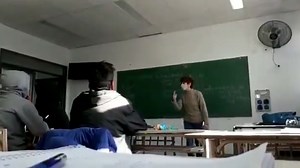 1.2M views · 25K reactions | “GRACIAS A DIOS MACRI PERDIÓ” Polémica por el video de una docente K adoctrinando alumnos en La Matanza. Se trata de Laura Radetich, a quien se puede ver gritando y defendiendo la gestión oficialista en medio de una clase de historia https://infob.ae/3BcXdcF | Infobae | Facebook