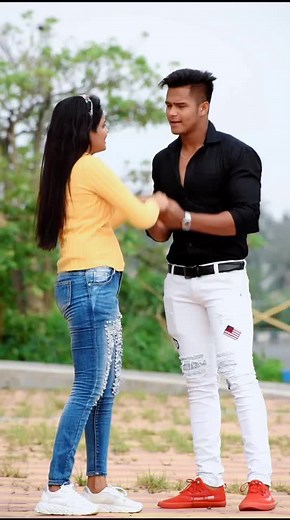 Ek dusre ko jalane ke chakkar me 😂💛❤️🤭@bykhanmoni #bykhangrup #foryoupage #viralvideo #tiktokindia #foryou @tiktok_india @reaction_boi_rohit