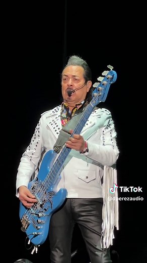 @lostigresdelnorte performing #LaPuertaNegra live in LA, 2024. #lostigresdelnorte #tigresdelnorte #graciasamericasinfronteras #regionalmexicano #regionalmexicano🇲🇽 #musicamexicana #norteñas #vivamexico #musicalatina #sinaloa #musica #music #musicontiktok @MusicOnTikTok #livemusic #concerttok #concerts #tigres #sinaloa #mexicanmusic