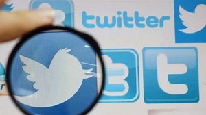 हिंदी को बनाएं अपने सोशल मीडिया की भाषा, जानें ट्विटर पर कैसे बदलें ट्वीट की भाषा | Zee Business