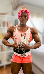 90% of men can’t lift as much as me 💅 | Hooked On The Look