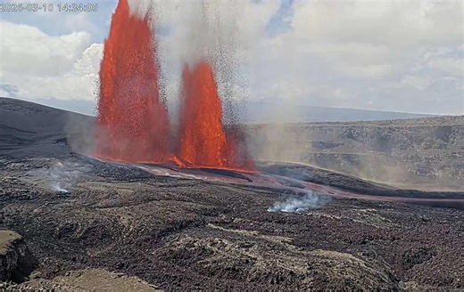 Hawaii's Kilauea volcano erupts, blasting lava 1,000 feet into the sky