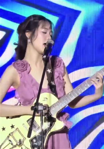 Unstoppable cover Izara Thiên Nga - trình diễn live