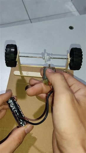 DIY spinning wheel powered by a motor
