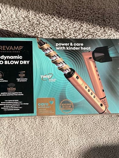 SANMAN Beauty on Instagram: "🌟Revamp🌟 ✨Revamp Dynamic Radiance Pro Blow Dry 7-in-1 lonic Air Styler: ✨This Ionic AirStyler is has all the features and tools that make it an all rounder hair styler. It has 4 heat settings and 3 speed settings and comes with 6 interchangeable attachments. The hair drying attachment is so easy to click on and rotate the tool with single twist. This tool is fast and powerful making hair styling so easy and convenient. ✨The 2 Left & Right Auto Air Curl Barrels are